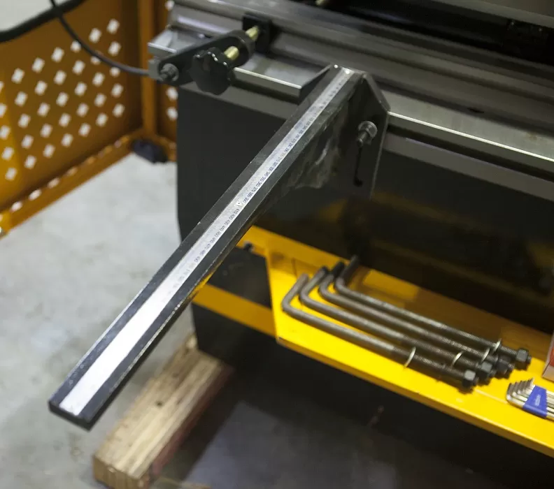 Пресс листогибочный гидравлический STALEX W67Y-30x1300 Е21 (ось Y; X)