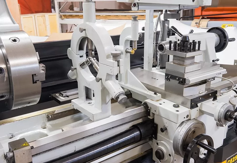 Станок токарно-винторезный STALEX C6251/1000