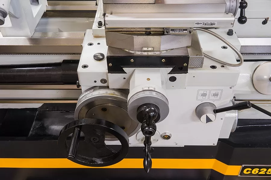 Станок токарно-винторезный STALEX C6251/1500