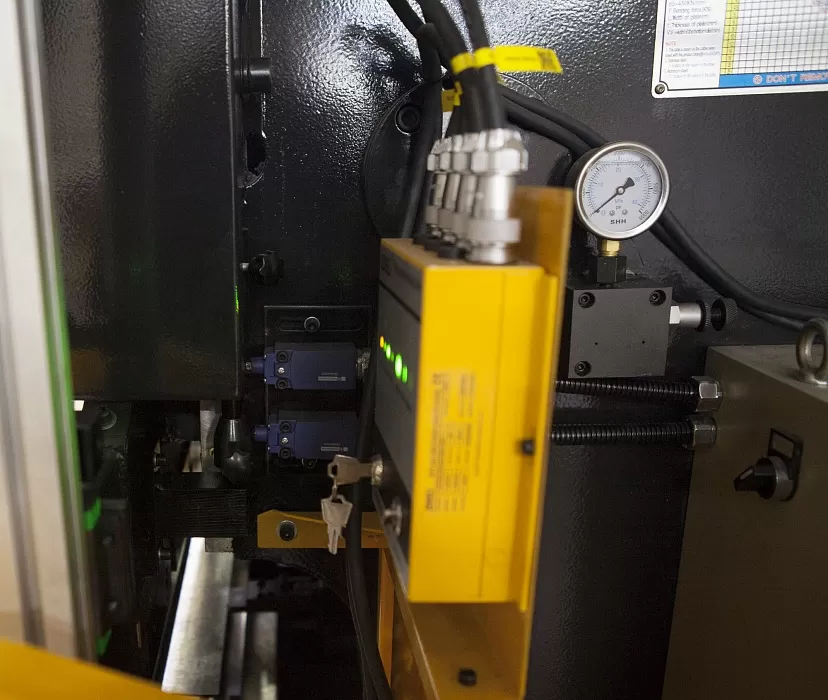 Пресс листогибочный гидравлический STALEX W67Y-30x1300 Е21 (ось Y; X)