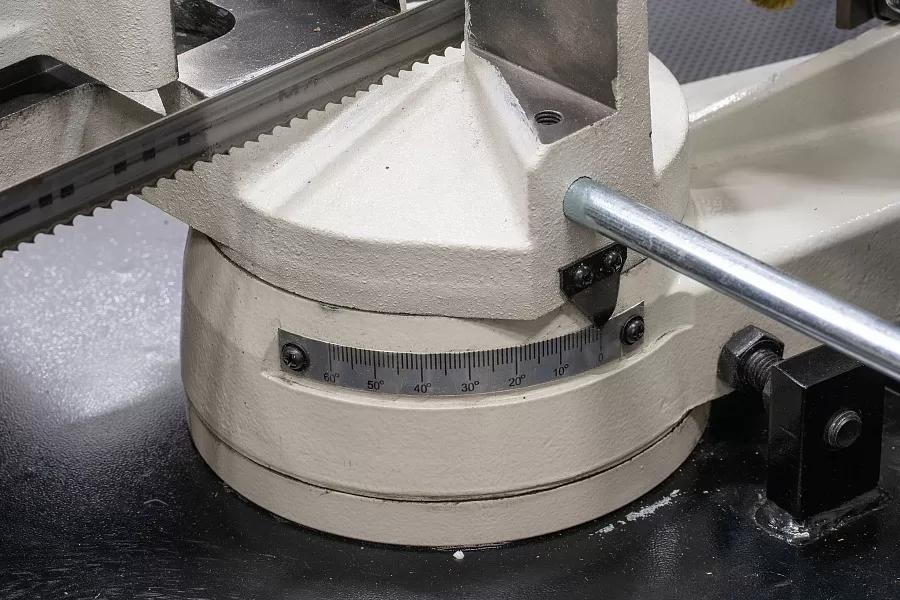 Станок ленточнопильный Stalex BSМ-170GV